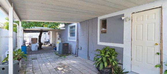 4 dormitorios villa en venta en Miami, Miami-Dade, Florida, USA № 614174 12