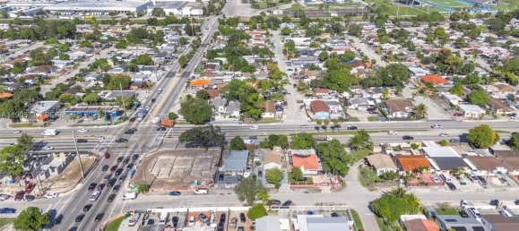 4 dormitorios villa en venta en Miami, Miami-Dade, Florida, USA № 614174 20