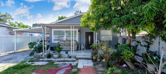 4 dormitorios villa en venta en Miami, Miami-Dade, Florida, USA № 614174 11