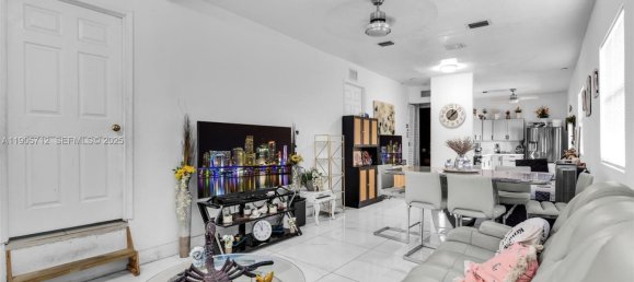 4 dormitorios villa en venta en Miami, Miami-Dade, Florida, USA № 614174 2
