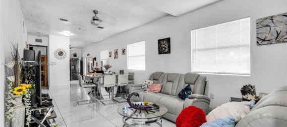 4 dormitorios villa en venta en Miami, Miami-Dade, Florida, USA № 614174 8