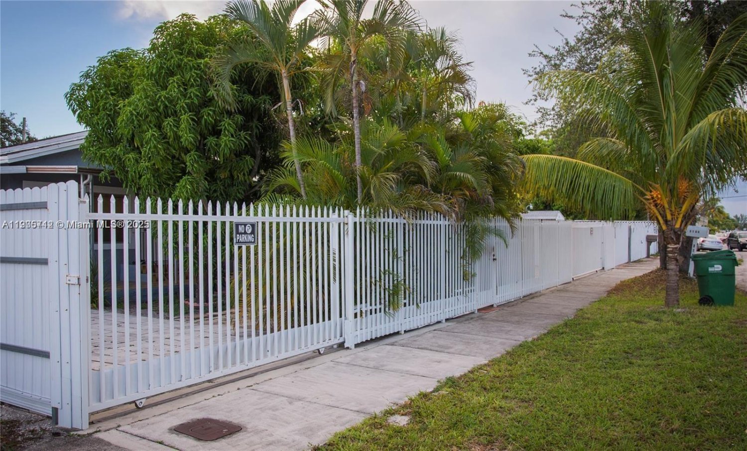 4 dormitorios villa en venta en Miami, Miami-Dade, Florida, USA № 614174