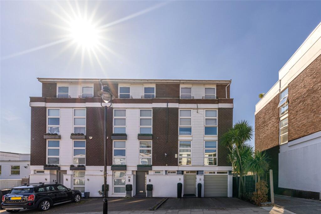 4 bedrooms Commercial property in London, United Kingdom No. 7438