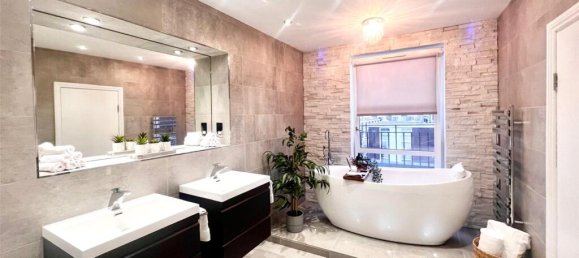 4 bedrooms Commercial property in London, United Kingdom No. 7438 14