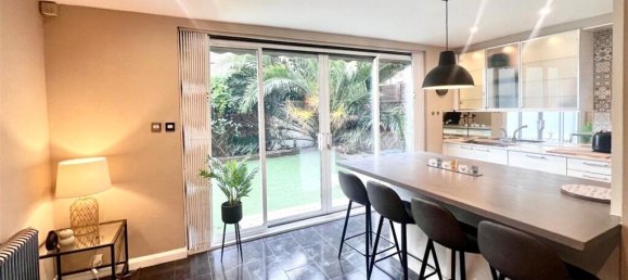 4 bedrooms Commercial property in London, United Kingdom No. 7438 2