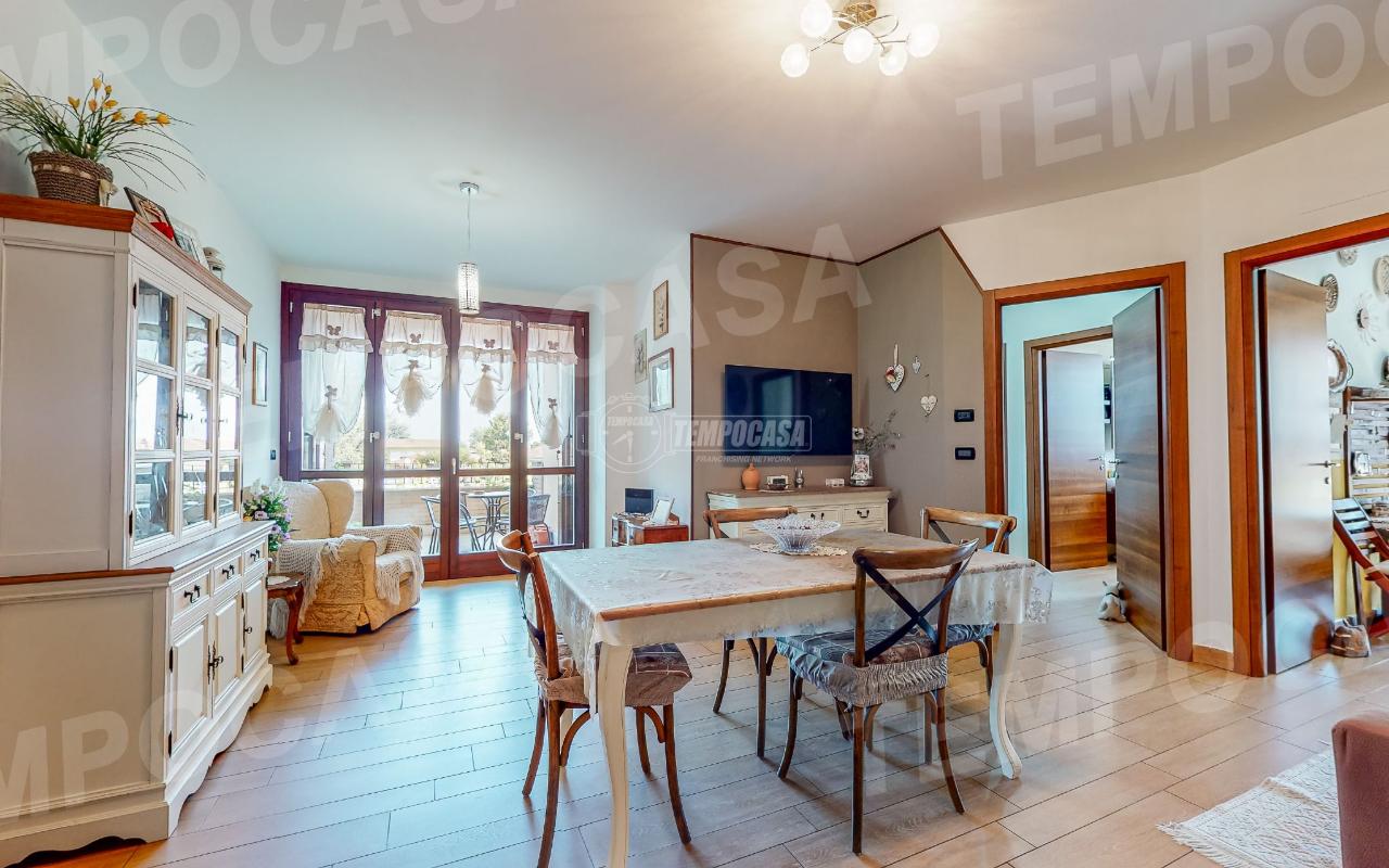 Apartamento de 3 divisões em Cento, Italy N.º 35660