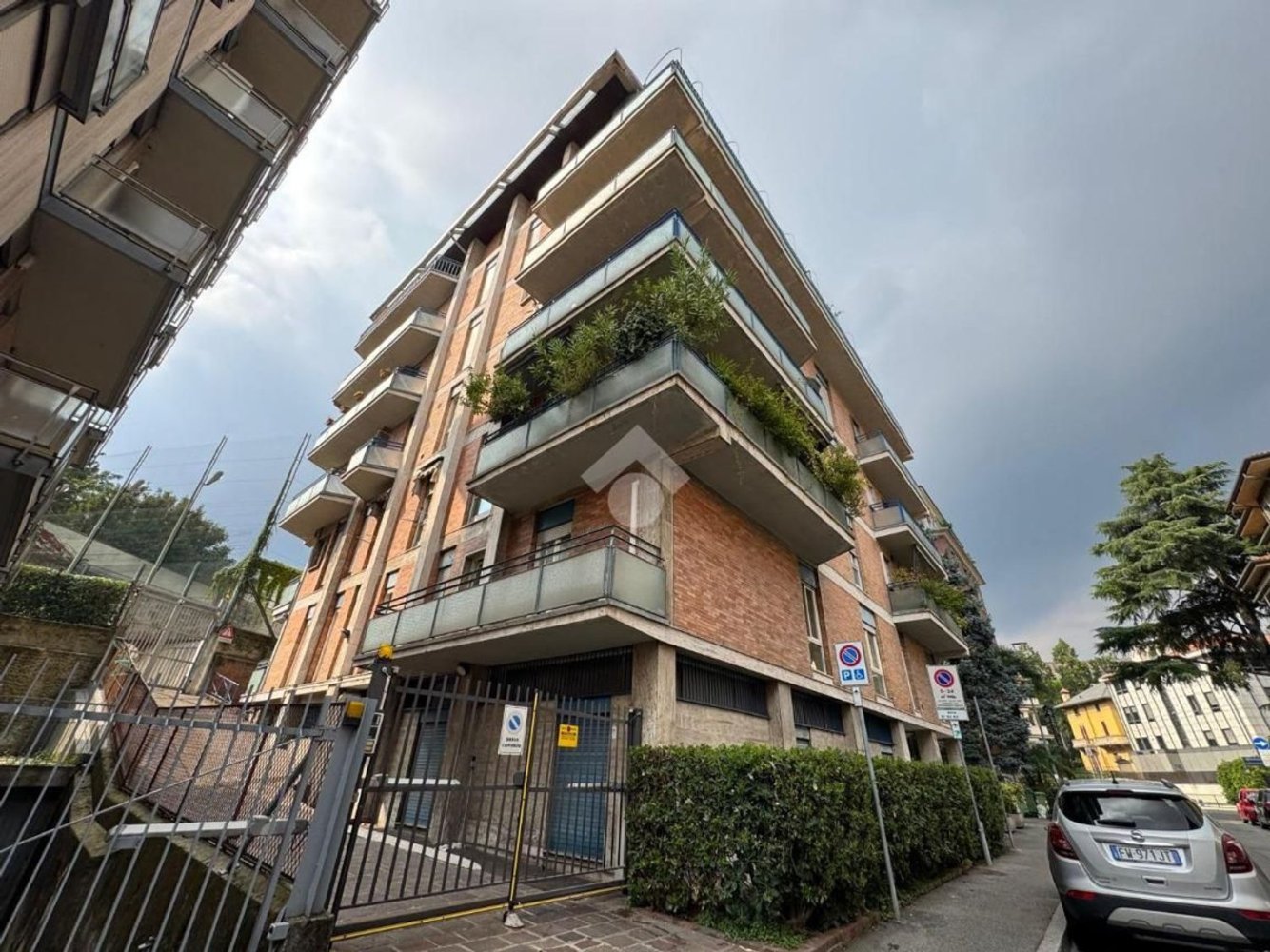 2 bedrooms Apartment in Bergamo, Italy No. 392314