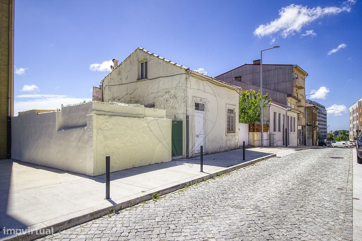 4 bedrooms House in Porto, Portugal No. 187741