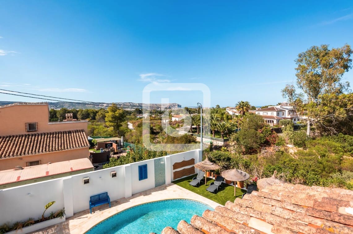 Дом с 4 спальнями в Аликанте, Испания № 202793