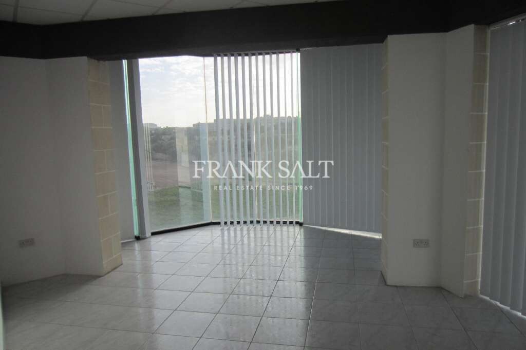  مكتب في Qormi, Malta 200متر مربع رقم 12925