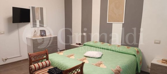 5 rooms Apartment in Monte Roberto, Italy No. 303214 11