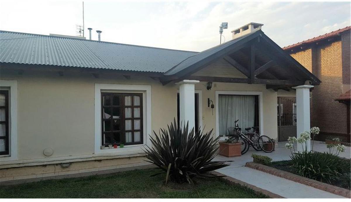 3 bedrooms House in Cordoba, Argentina No. 667