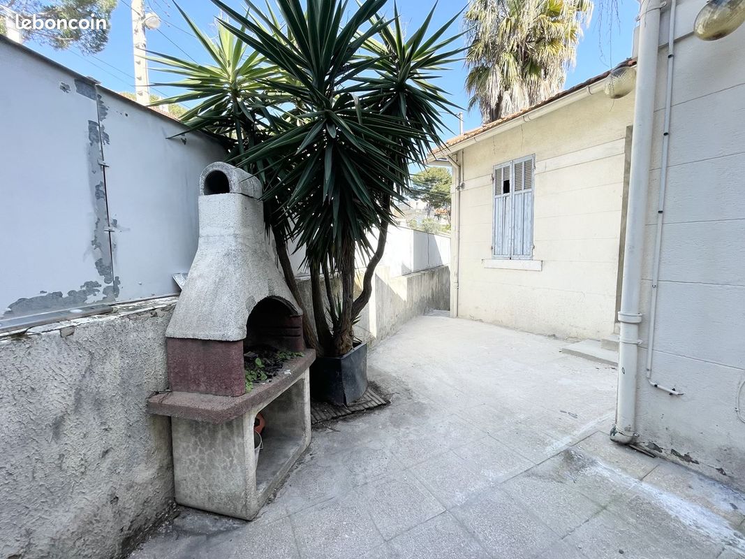 2 bedrooms House in Marseille, France No. 321940