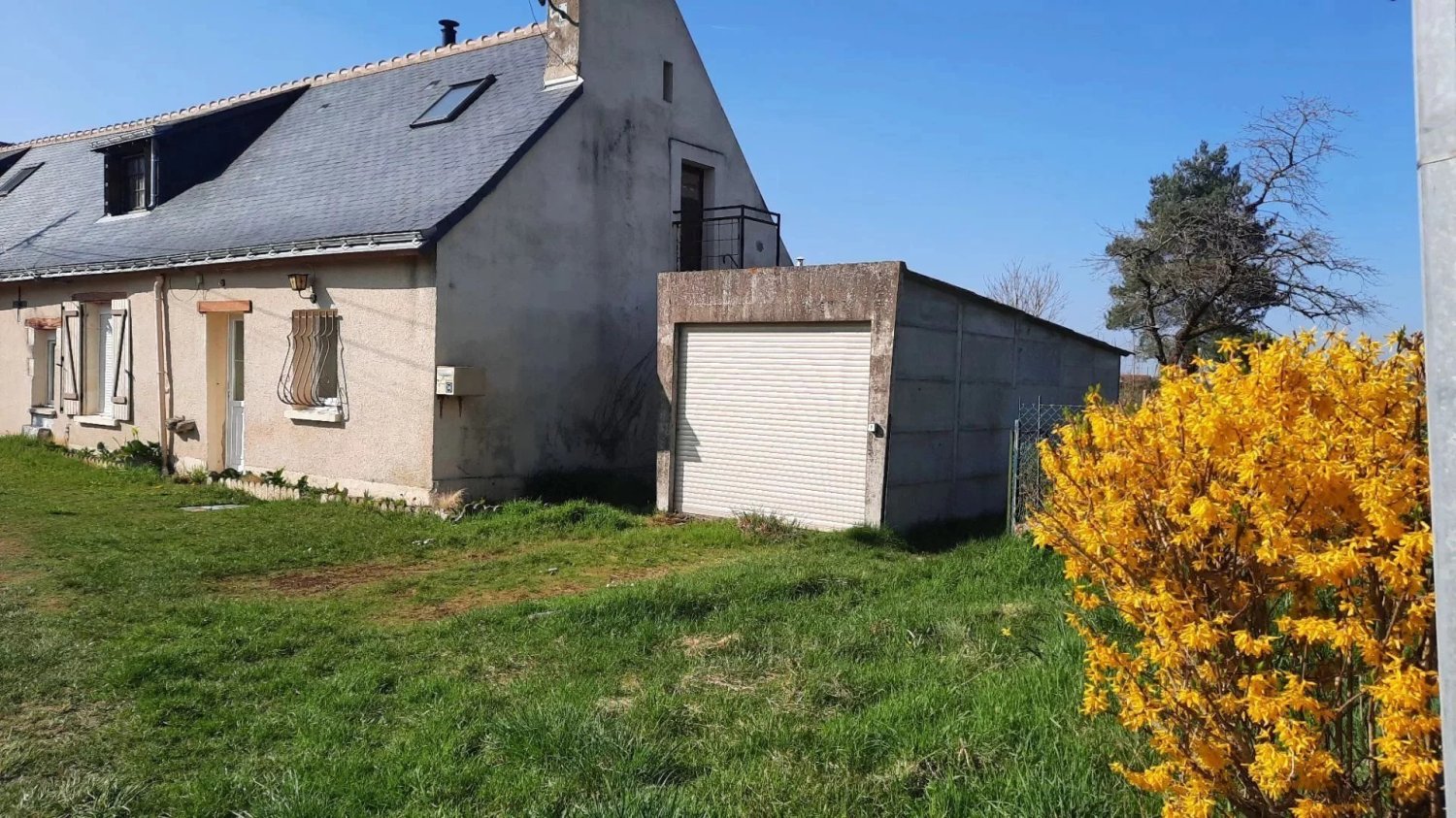 Casa de 1 dormitorio en Hommes, France No. 260531