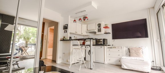 Studio in Courbevoie, France No. 296413 2