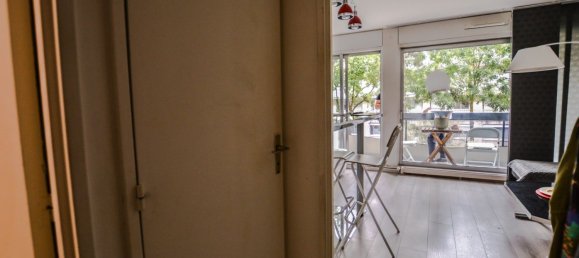 Studio in Courbevoie, France No. 296413 5