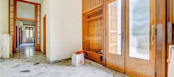 6 rooms Villa in Castano Primo, Italy No. 127507 3
