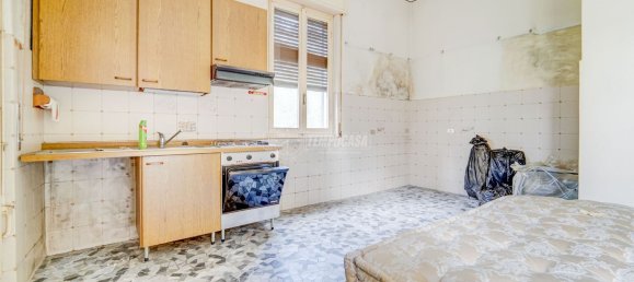 6 rooms Villa in Castano Primo, Italy No. 127507 9