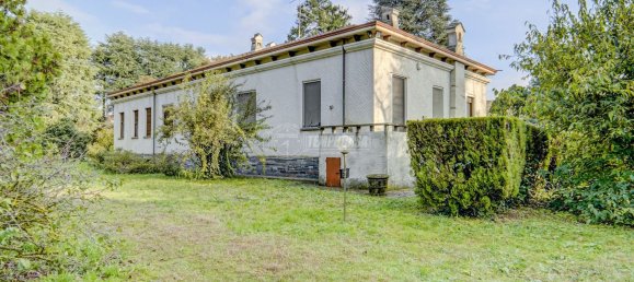 6 rooms Villa in Castano Primo, Italy No. 127507 2