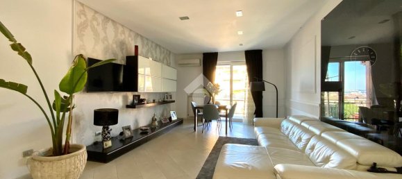 4-salle Appartement à San Giorgio a Cremano, Italy No. 6007 3