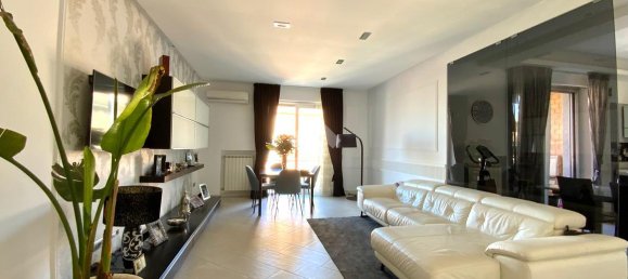 4-salle Appartement à San Giorgio a Cremano, Italy No. 6007 4