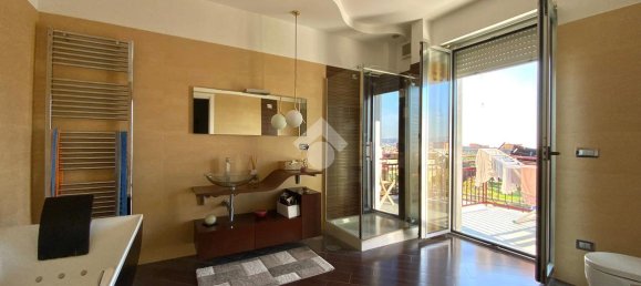 4-salle Appartement à San Giorgio a Cremano, Italy No. 6007 19