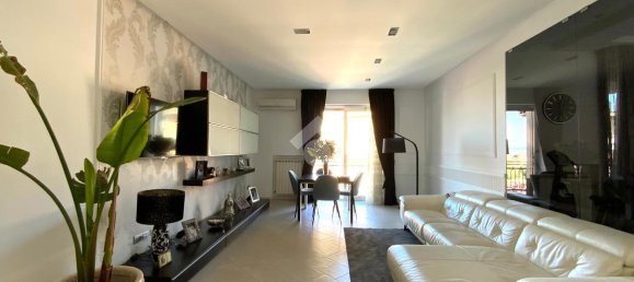 4-salle Appartement à San Giorgio a Cremano, Italy No. 6007 7