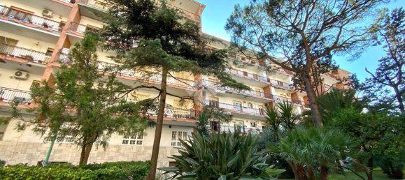 4-salle Appartement à San Giorgio a Cremano, Italy No. 6007 2