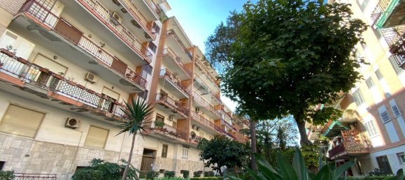 4-salle Appartement à San Giorgio a Cremano, Italy No. 6007 23