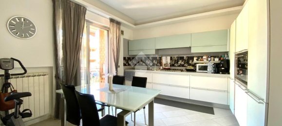 4-salle Appartement à San Giorgio a Cremano, Italy No. 6007 11