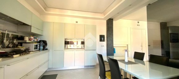 4-salle Appartement à San Giorgio a Cremano, Italy No. 6007 12