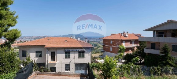 3 Schlafzimmer Haus in Recanati, Italy, Nr. 312715 24