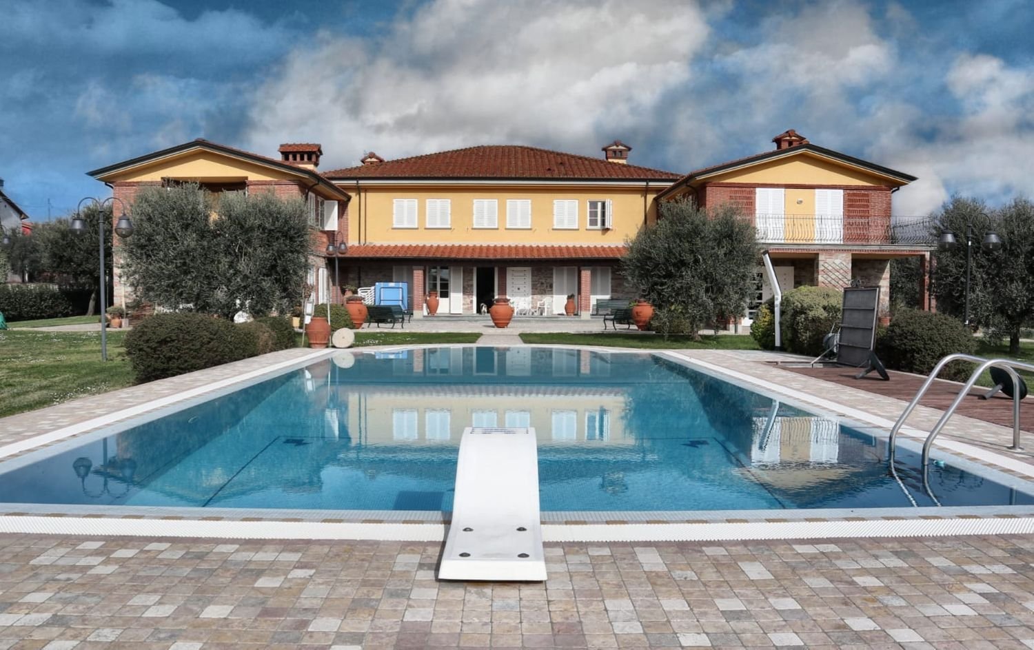 33 rooms Villa in Montecarlo, Italy No. 51016