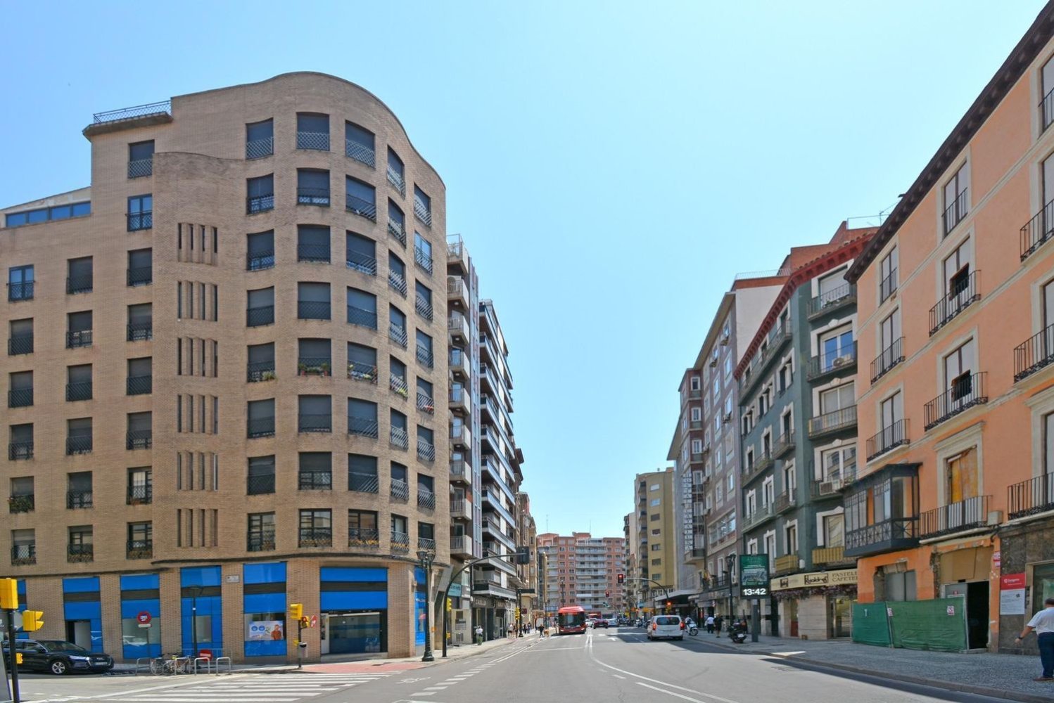 3 bedrooms Apartment in Zaragoza, Spain No. 143239