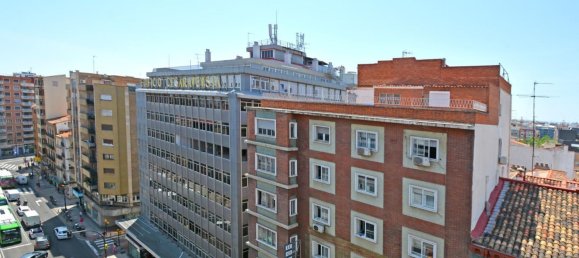 3 bedrooms Apartment in Zaragoza, Spain No. 143239 2