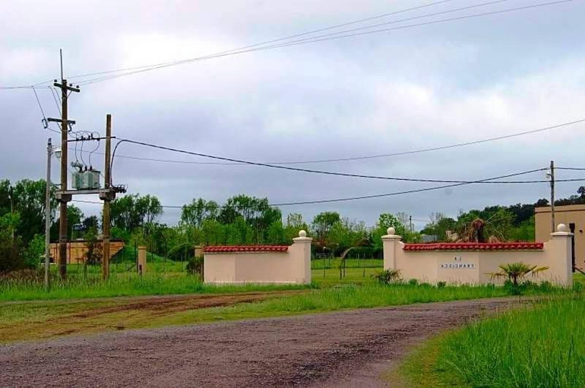 2 bedrooms House in Lobos, Argentina No. 1603