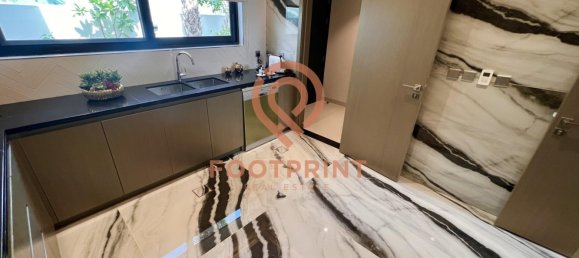 7 bedrooms Villa in Dubai, UAE No. 24635 7