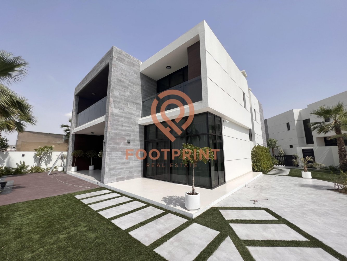 7 bedrooms Villa in Dubai, UAE No. 24635