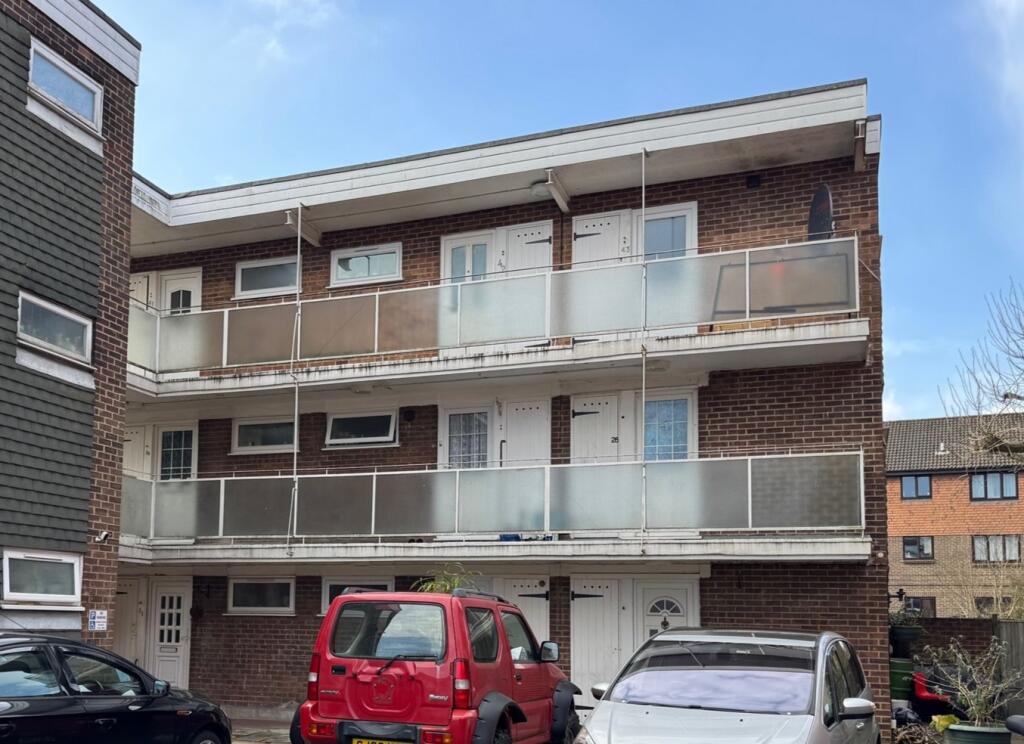 Studio in Crawley, United Kingdom No. 6307