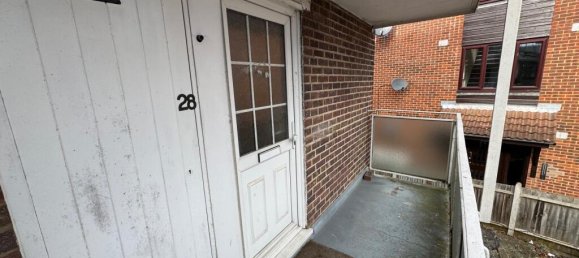 Studio in Crawley, United Kingdom No. 6307 2