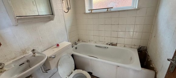 Studio in Crawley, United Kingdom No. 6307 10