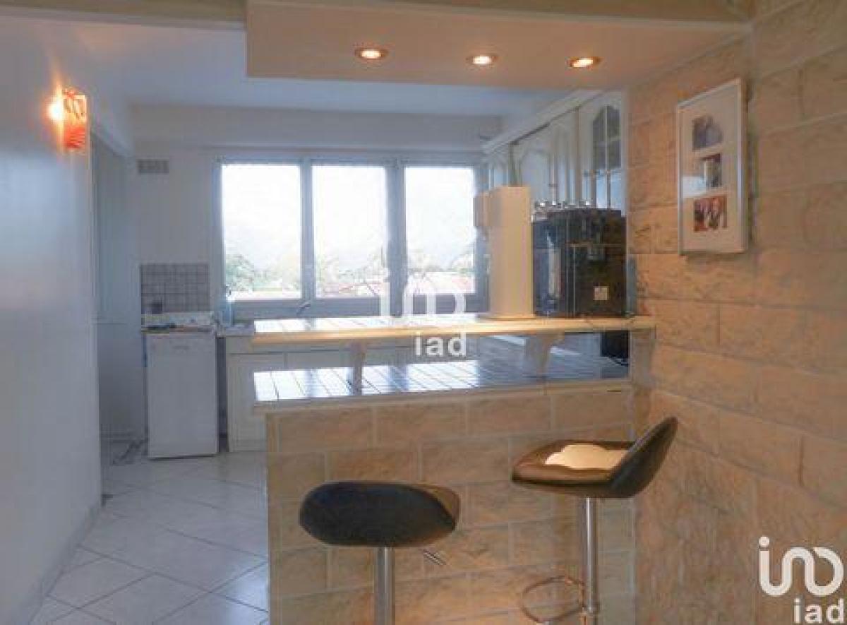 2 bedrooms Condo in Aubergenville, France No. 37686