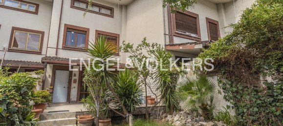 4 bedrooms House in Rome, Italy No. 318220 2