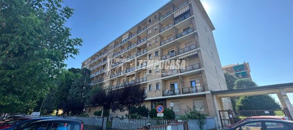 2 bedrooms Apartment in Turin, Italy No. 333847 4