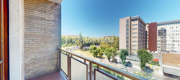 2 bedrooms Apartment in Turin, Italy No. 333847 21