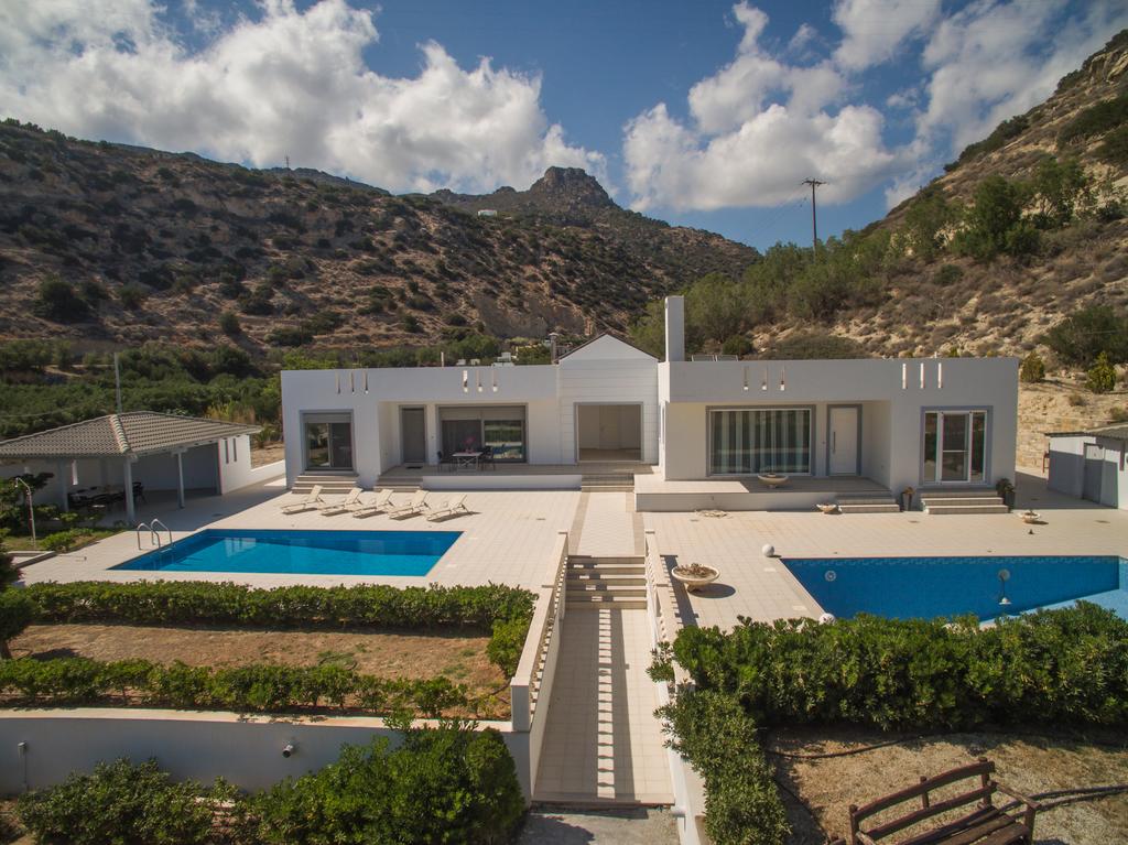 6 bedrooms Villa in Ierapetra, Greece No. 5526