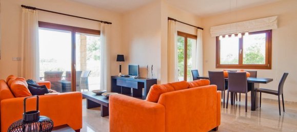 Casa de 3 dormitorios en Paphos, Cyprus No. 9670 2