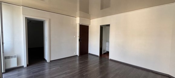 64m² Office in Marseille, France No. 350779 6