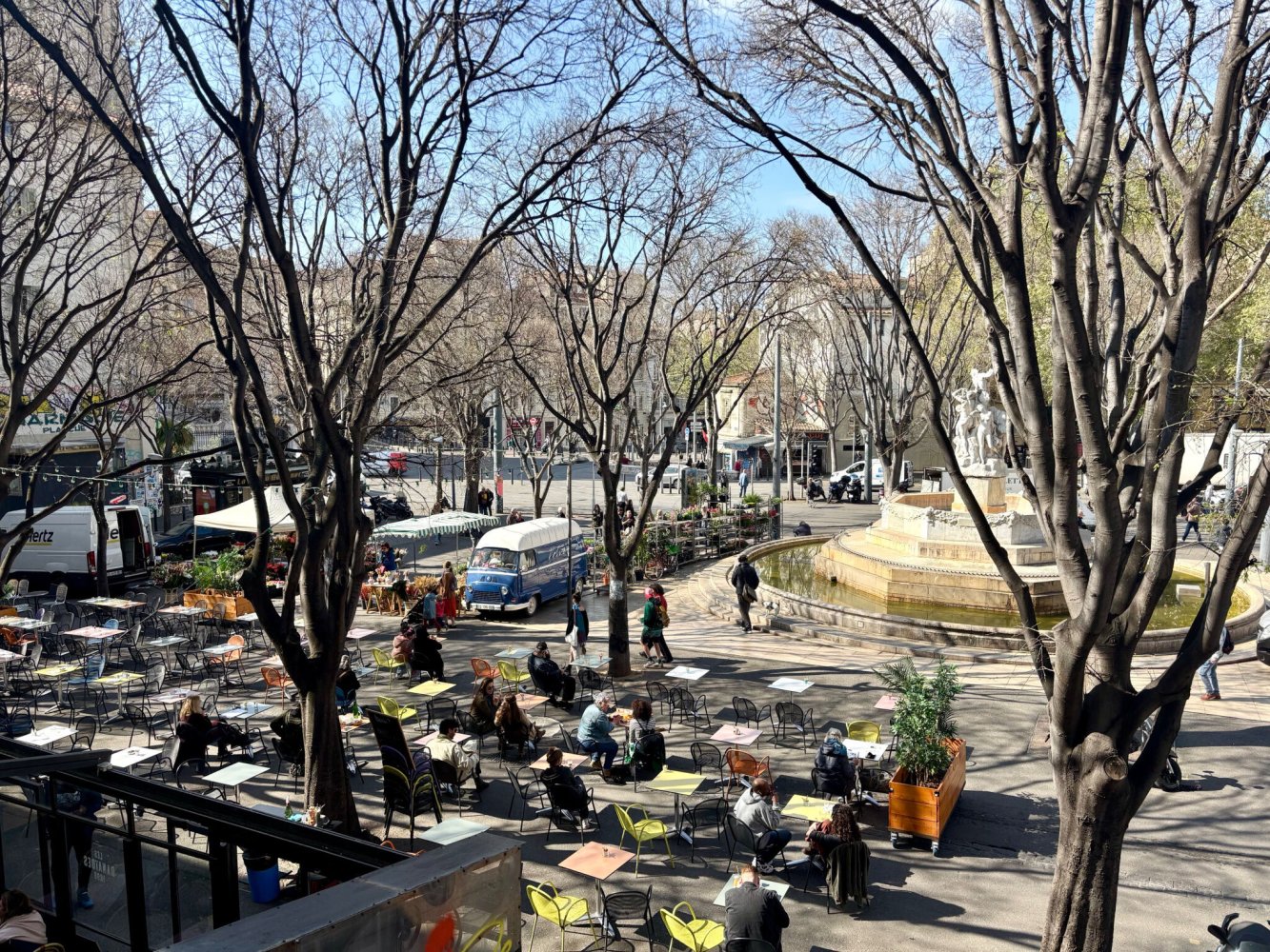 64m² Office in Marseille, France No. 350779