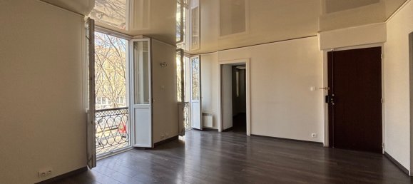 64m² Office in Marseille, France No. 350779 2